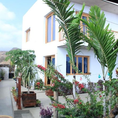 Pipi'S Guest House Sao Filipe Exterior photo